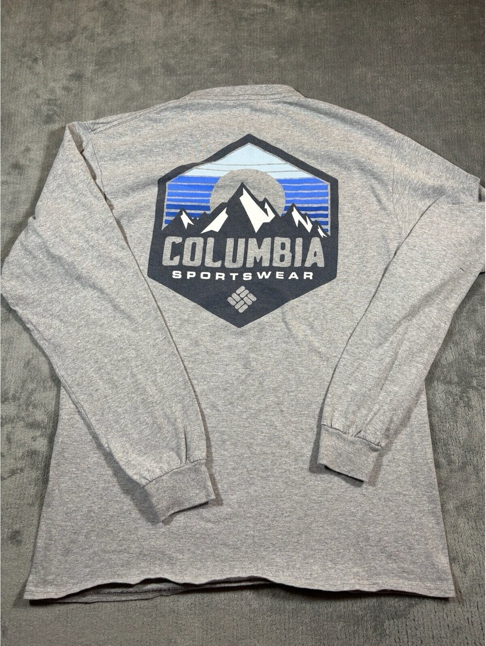 Columbia Long Sleeve T-Shirt Mens Medium Gray Mt Hood Mountain Graphic Back